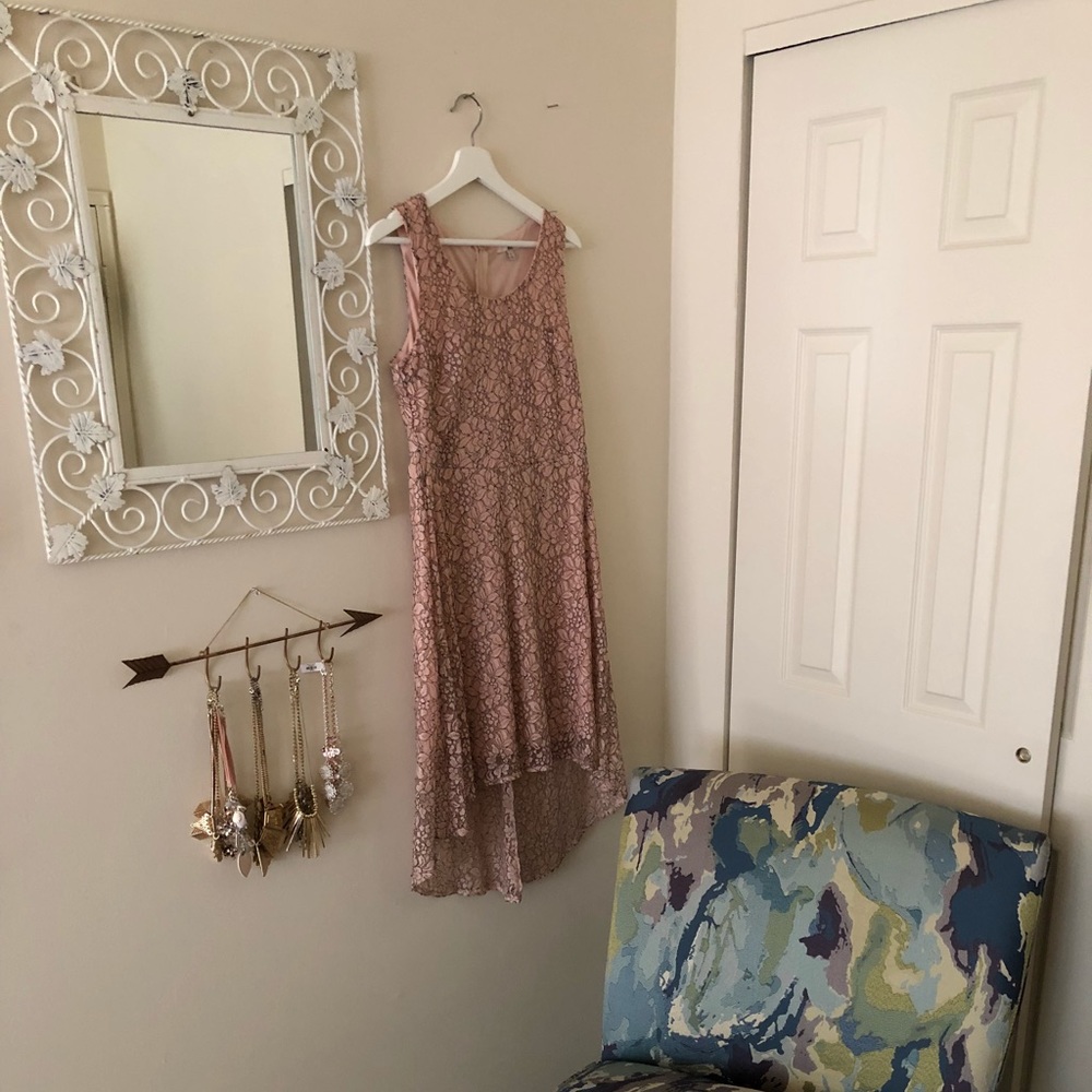 Beautiful Pink/Blush lace high-lo dress - Picture 2 of 8